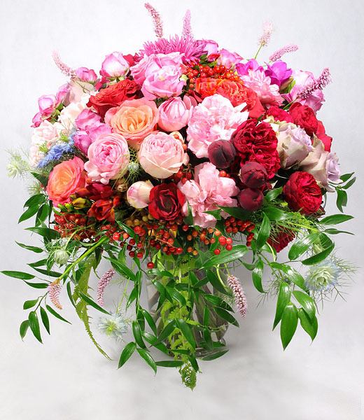 image of romantic pink roses in a vase