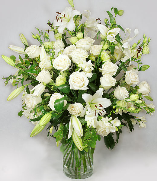 image of white flowers bouquet in a vase